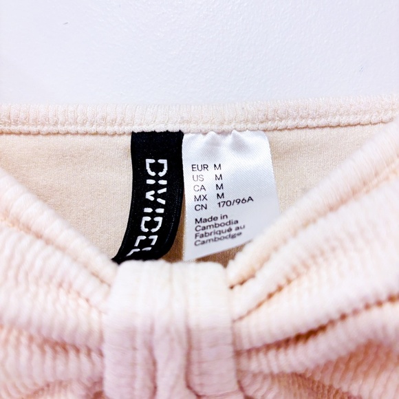 H&M Beige crinkled cut-out top - Picture 7 of 8